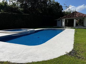 Casa en Camino de Cruces - 860 m² de dos niveles y amplia piscina