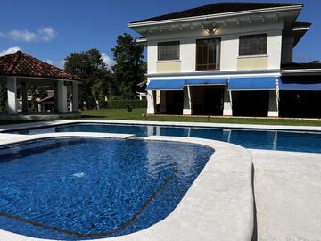 Casa en Camino de Cruces - 860 m² de dos niveles y amplia piscina