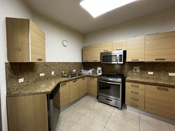 Comodo Apartamento en Embassy Village