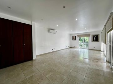 Espacio y Confort en Cada Rincón: Casa en Camino de Cruces