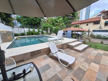 Casa en Coco del Mar/ Lote con zonificiacion R2A ( Residencial mediana densidad)