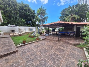 Casa en Coco del Mar/ Lote con zonificiacion R2A ( Residencial mediana densidad)