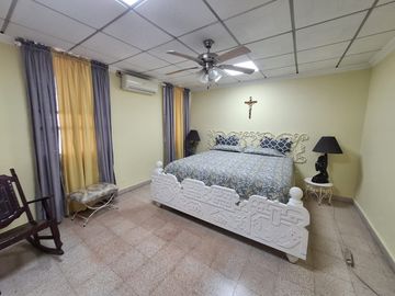 Casa en Coco del Mar/ Lote con zonificiacion R2A ( Residencial mediana densidad)