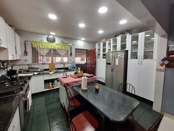 Casa en Coco del Mar/ Lote con zonificiacion R2A ( Residencial mediana densidad)