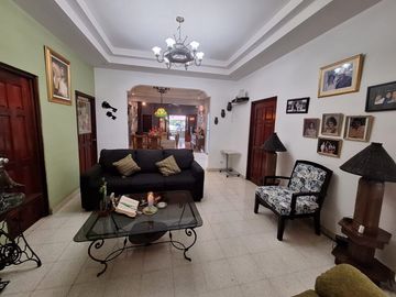 Casa en Coco del Mar/ Lote con zonificiacion R2A ( Residencial mediana densidad)