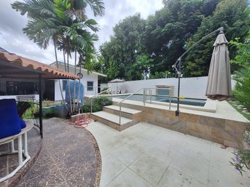 Casa en Coco del Mar/ Lote con zonificiacion R2A ( Residencial mediana densidad)