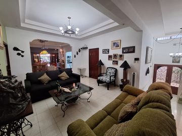 Casa en Coco del Mar/ Lote con zonificiacion R2A ( Residencial mediana densidad)