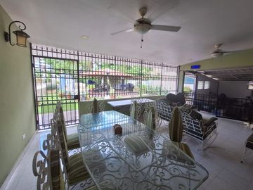 Casa en Coco del Mar/ Lote con zonificiacion R2A ( Residencial mediana densidad)