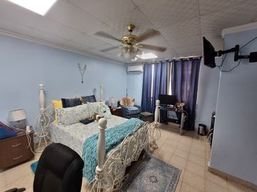 Casa en Coco del Mar/ Lote con zonificiacion R2A ( Residencial mediana densidad)