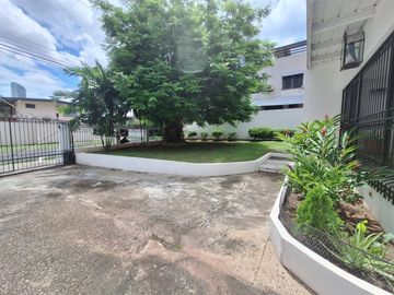 Casa en Coco del Mar/ Lote con zonificiacion R2A ( Residencial mediana densidad)