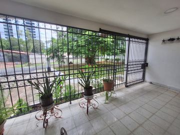 Casa en Coco del Mar/ Lote con zonificiacion R2A ( Residencial mediana densidad)