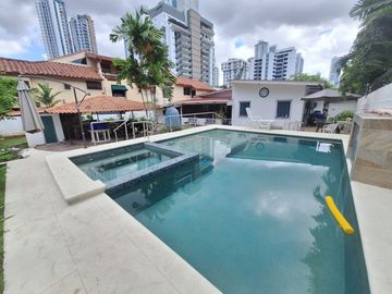 Casa en Coco del Mar/ Lote con zonificiacion R2A ( Residencial mediana densidad)