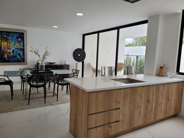 VENDO CASA 3 DORMITORIOS - AMPLIO JARDIN - TUMBACO - HILACRIL