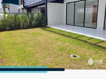 VENDO CASA 3 DORMITORIOS - AMPLIO JARDIN - TUMBACO - HILACRIL