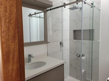 VENDO CASA 3 DORMITORIOS - AMPLIO JARDIN - TUMBACO - HILACRIL
