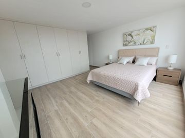 VENDO CASA 3 DORMITORIOS - AMPLIO JARDIN - TUMBACO - HILACRIL