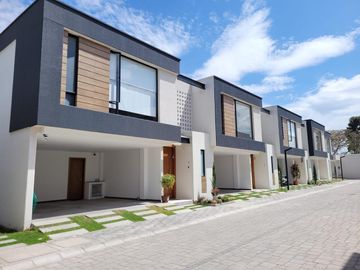 VENDO CASA 3 DORMITORIOS - AMPLIO JARDIN - TUMBACO - HILACRIL