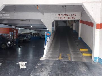 1 ½ de Av. Maipu. 100 cocheras. 2 plantas. 2000m2