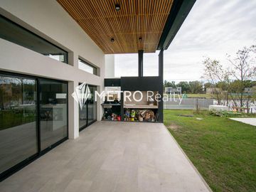 Casa en venta 5 ambientes Barrio Privado Santa Isabel, Escobar.