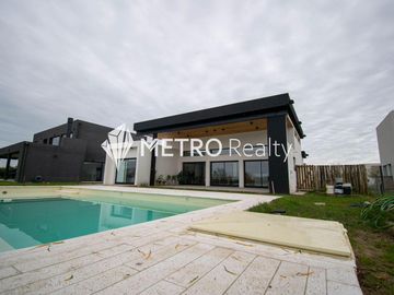 Casa en venta 5 ambientes Barrio Privado Santa Isabel, Escobar.
