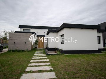 Casa en venta 5 ambientes Barrio Privado Santa Isabel, Escobar.