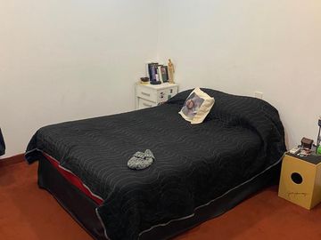 Casa 4 ambientes en 2 plantas con jardín y piscina en venta- ALQUILADA HASTA JUNIO 2026 - Don Bosco