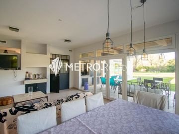 Casa en  venta 5 ambientes en CUBA Villa de Mayo, zona norte