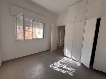 Departamento en  venta en Nueva Córdoba, ideal ubicacion, 2 dormitorios   dependencia, terraza. PH