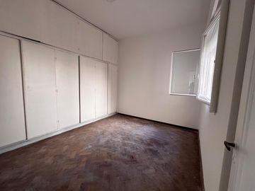 Departamento en  venta en Nueva Córdoba, ideal ubicacion, 2 dormitorios   dependencia, terraza. PH