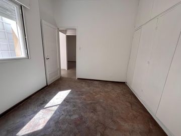 Departamento en  venta en Nueva Córdoba, ideal ubicacion, 2 dormitorios   dependencia, terraza. PH