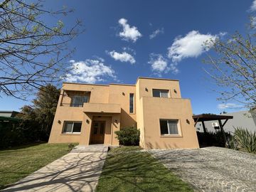 Casa en  Venta y Alquiler San Isidro Labrador Villanueva