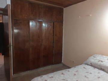 Casa mas departamento. En Block Oportunidad. La calle ex 230 al 1100