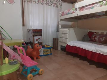 Casa mas departamento. En Block Oportunidad. La calle ex 230 al 1100