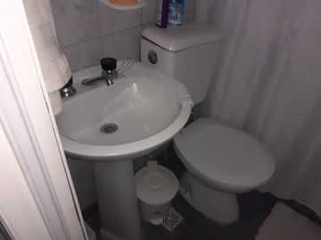 Casa mas departamento. En Block Oportunidad. La calle ex 230 al 1100