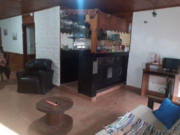 Casa mas departamento. En Block Oportunidad. La calle ex 230 al 1100