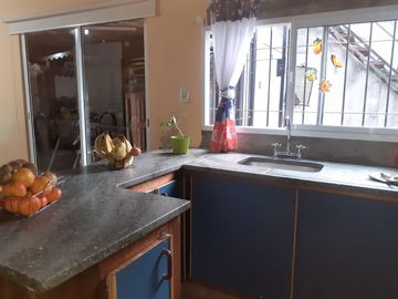 Casa mas departamento. En Block Oportunidad. La calle ex 230 al 1100