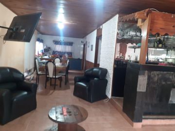 Casa mas departamento. En Block Oportunidad. La calle ex 230 al 1100