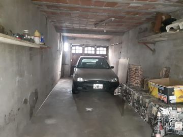 Casa mas departamento. En Block Oportunidad. La calle ex 230 al 1100