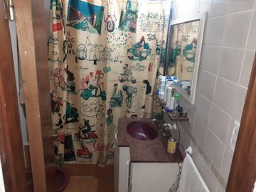 Casa mas departamento. En Block Oportunidad. La calle ex 230 al 1100