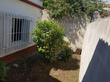 Casa en venta - 1 Dormitorio 1 Baño - 300Mts2 - Temperley
