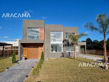 CASA en VENTA en Lagos de Canning - Canning
