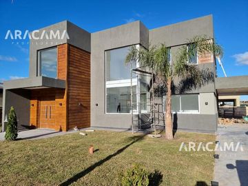 CASA en VENTA en Lagos de Canning - Canning