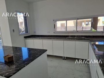 CASA en VENTA en Lagos de Canning - Canning
