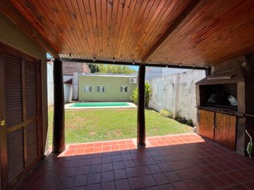 Casa 3 dormitorios y pileta en Barrio María Selva - Santa Fe