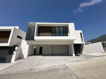 CASA EN VENTA EN PEDREGAL DE LA MONTAÑA CARRETERA NACIONAL