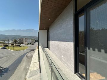 CASA EN VENTA EN LADERAS RESIDENCIAL CARRETERA NACIONAL