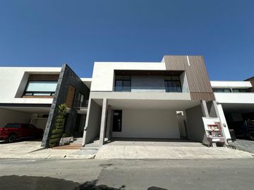 CASA EN VENTA EN LADERAS RESIDENCIAL CARRETERA NACIONAL