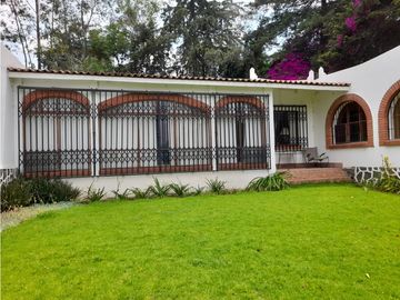 HERMOSA CASA  CON GRANDES VISTAS A LA CIUDAD