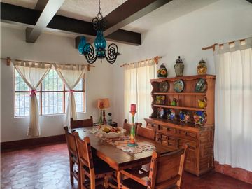 HERMOSA CASA  CON GRANDES VISTAS A LA CIUDAD