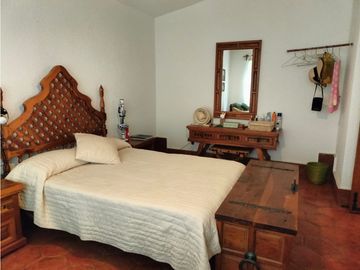 HERMOSA CASA  CON GRANDES VISTAS A LA CIUDAD
